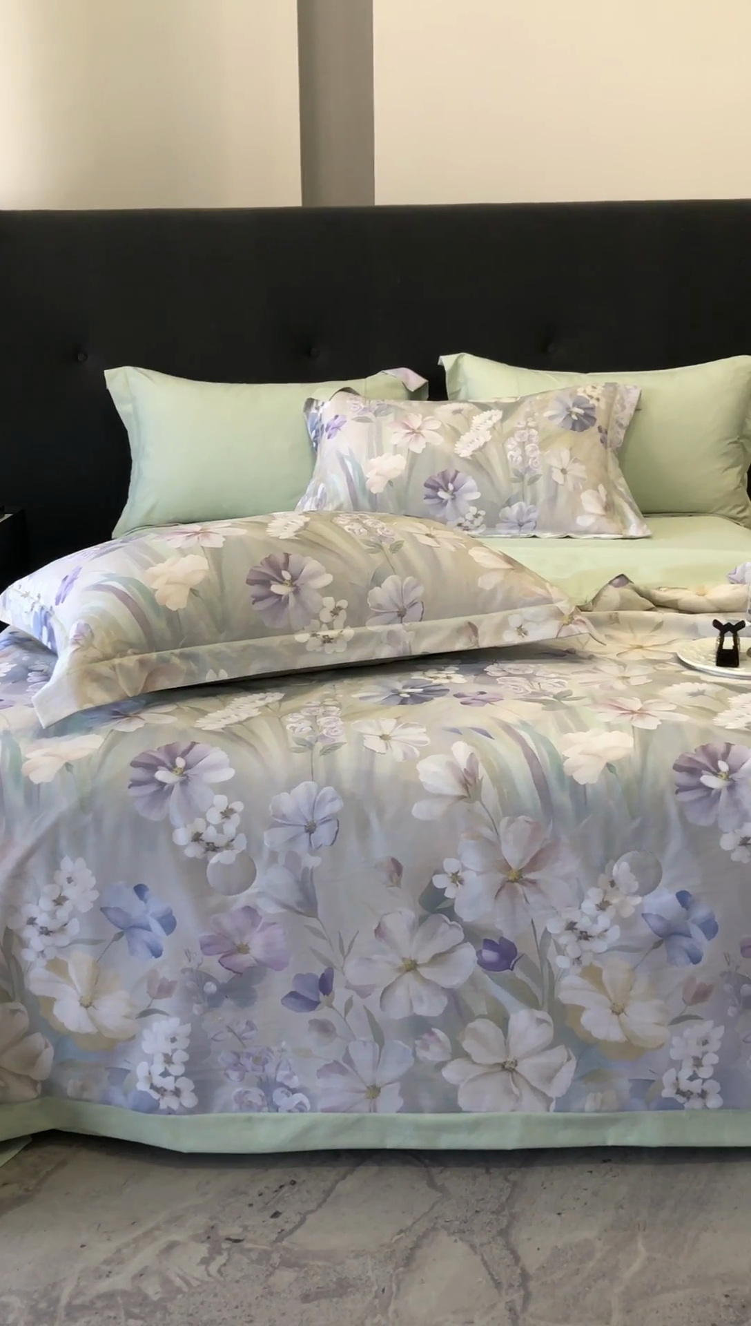 91家纺网 家纺一手货源 找家纺 立奥被业 2025新款雪纺纱夏被超柔数码印花夏被雪纺夏凉被 山与秋-浅绿