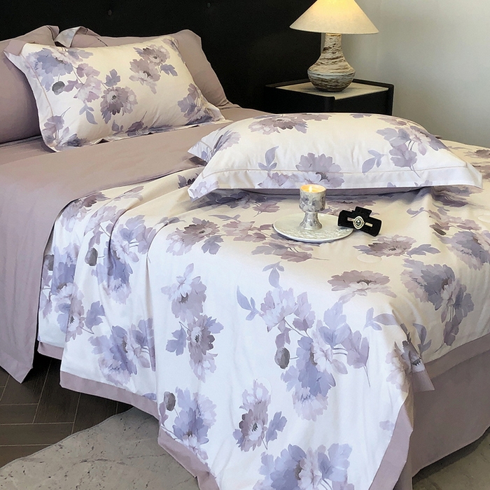 91家纺网 家纺一手货源 找家纺 立奥被业 2025新款雪纺纱夏被超柔数码印花夏被雪纺夏凉被 春风里-灰紫