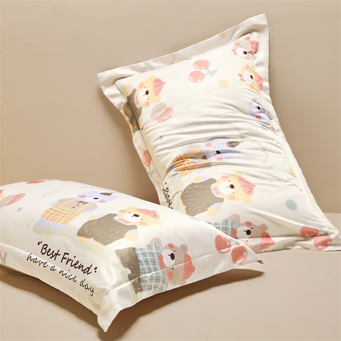 91家纺网 家纺一手货源 找家纺 笙意家纺 2025新款水洗真丝数码印花卡通枕套 小熊家园