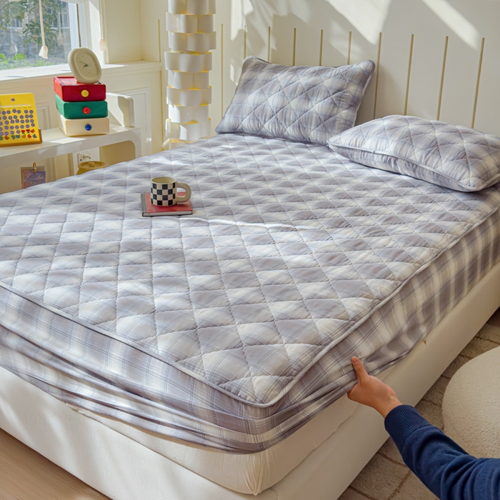 91家纺网 家纺一手货源 找家纺 U品汇 2025新款A类全棉夹棉防水床笠床罩单件隔尿透气床垫加厚防尘可水洗保护套 摩卡条纹-蓝