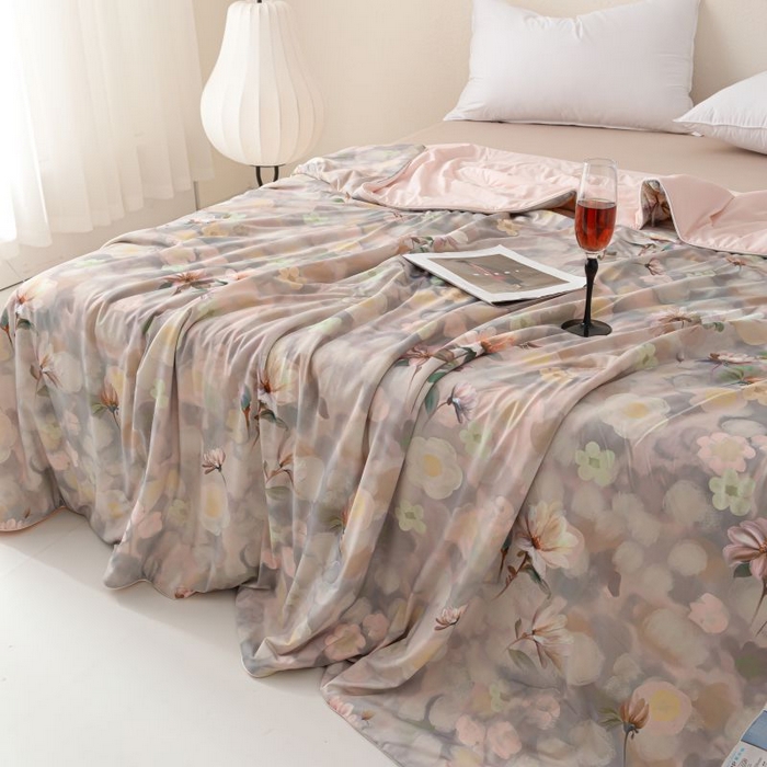 91家纺网 家纺一手货源 找家纺 睡棉坊 2025新款数码印花凉感丝水墨画系列夏被-场景二 静若繁花