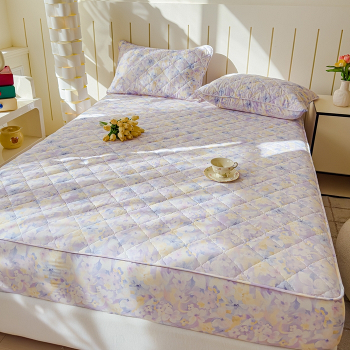 91家纺网 家纺一手货源 找家纺 U品汇 2025新款A类全棉夹棉防水床笠床罩单件隔尿透气床垫加厚防尘可水洗保护套 香颂蝶舞