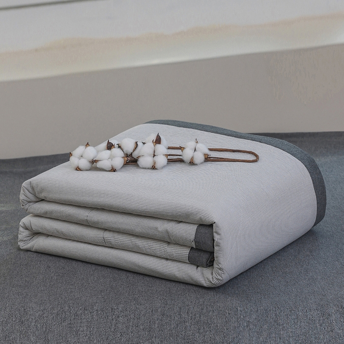 91家纺网 家纺一手货源 找家纺 柠萌家居 2025新款全棉色织水洗棉棉花夏被四件套里外全棉 夏凉被被子被芯 灰密条