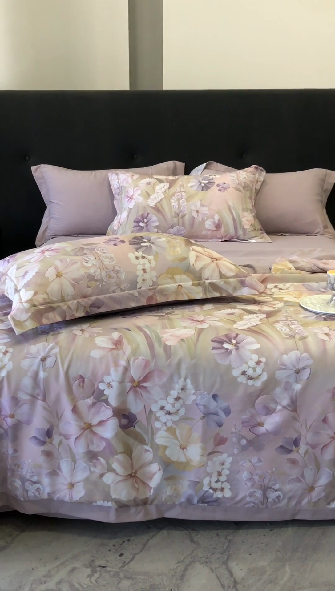 91家纺网 家纺一手货源 找家纺 立奥被业 2025新款雪纺纱夏被超柔数码印花夏被雪纺夏凉被 山与秋-灰紫