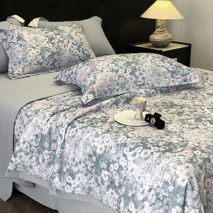 91家纺网 家纺一手货源 找家纺 立奥被业 2025新款雪纺纱夏被超柔数码印花夏被雪纺夏凉被 春芽萌动-浅灰