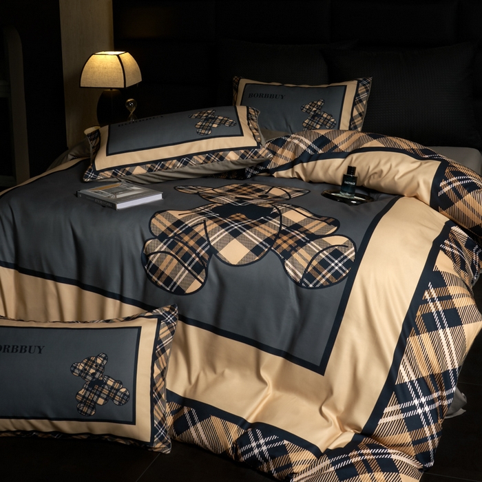 91家纺网 家纺一手货源 找家纺 花沐 2025新款轻奢潮牌亲肤棉纯棉四件套 英伦熊