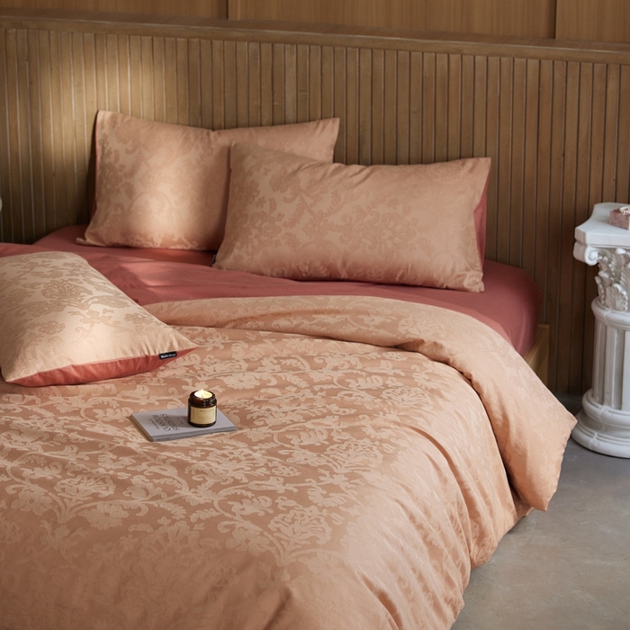 91家纺网 家纺一手货源 找家纺 安莱生活 2025全棉浮雕提花四件套-科林斯系列 科林斯-蜜棕红