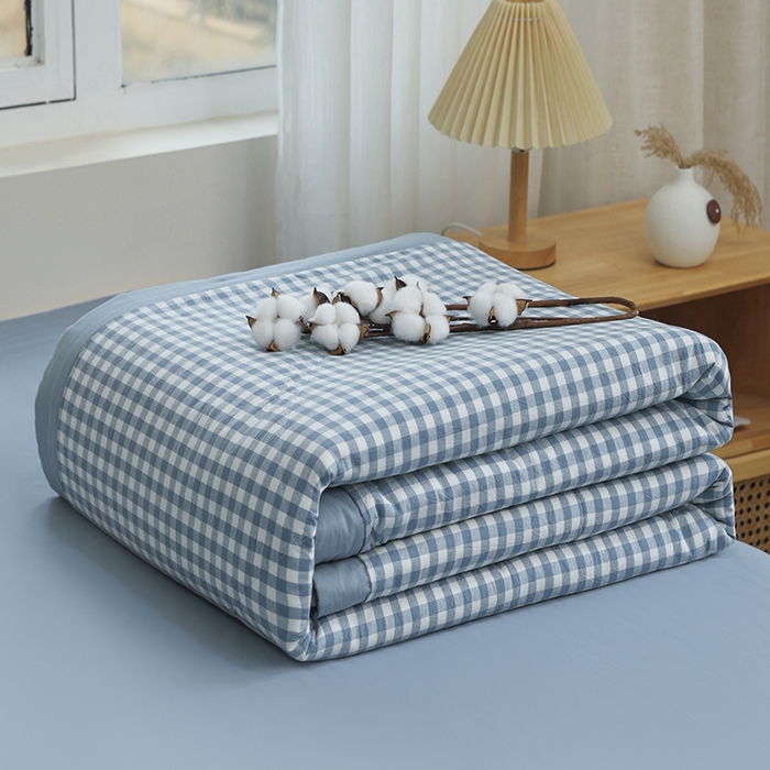 91家纺网 家纺一手货源 找家纺 柠萌家居 2025新款全棉色织水洗棉棉花夏被四件套里外全棉 夏凉被被子被芯 浅蓝小格