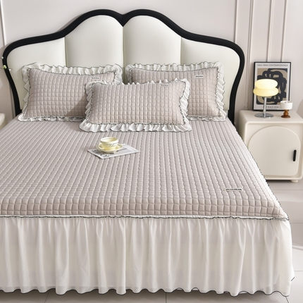 91家纺网 家纺一手货源 找家纺 小牛席业 2025新款凉感小冰块乳胶席床裙款）凉席藤席冰藤席竹席空调席草席冰丝席豆豆席乳胶席三件套 凉感小冰块乳胶席床裙款-烟灰