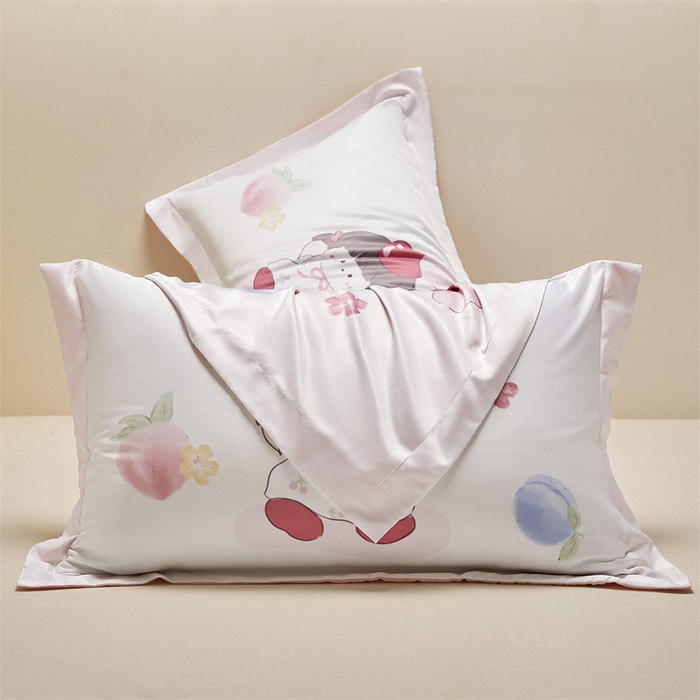 91家纺网 家纺一手货源 找家纺 笙意家纺 2025新款水洗真丝数码印花卡通枕套 樱桃女孩