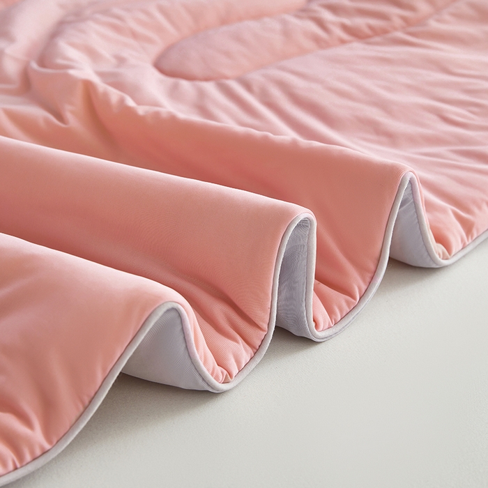 91家纺网 家纺一手货源 找家纺 米米儿家纺 2025新款跨境电商凉感丝夏被西瓜空调被 樱花粉灰