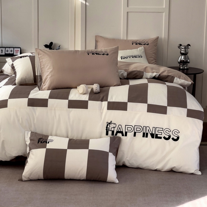 91家纺网 家纺一手货源 找家纺 娜娜 2025新款全棉拼接条纹绣花四件套  马克-格子咖