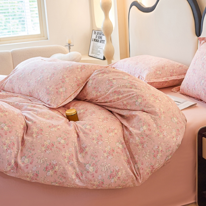 91家纺网 家纺一手货源 找家纺 首爱家纺 2025新款全棉四件套小清新人字纹四件套纯棉四件套 初晴花语