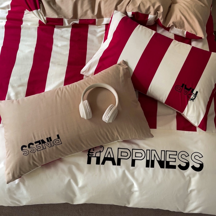 91家纺网 家纺一手货源 找家纺 娜娜 2025新款全棉拼接条纹绣花四件套  马克-中国红