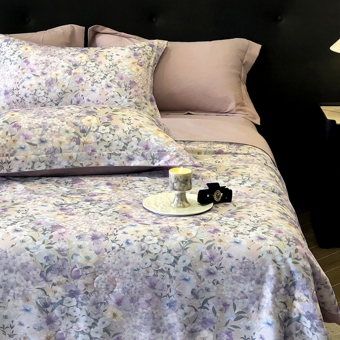 91家纺网 家纺一手货源 找家纺 立奥被业 2025新款雪纺纱夏被超柔数码印花夏被雪纺夏凉被 春芽萌动-灰紫