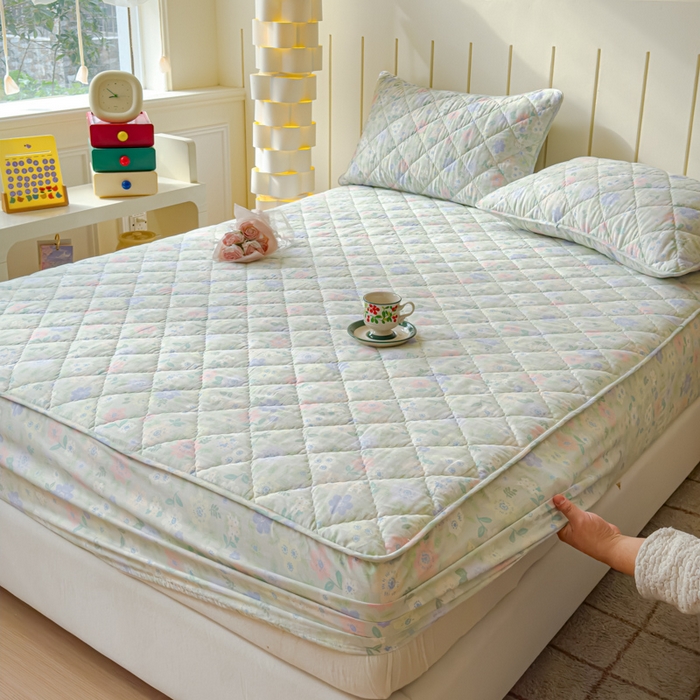 91家纺网 家纺一手货源 找家纺 U品汇 2025新款A类全棉夹棉防水床笠床罩单件隔尿透气床垫加厚防尘可水洗保护套 向云端绿