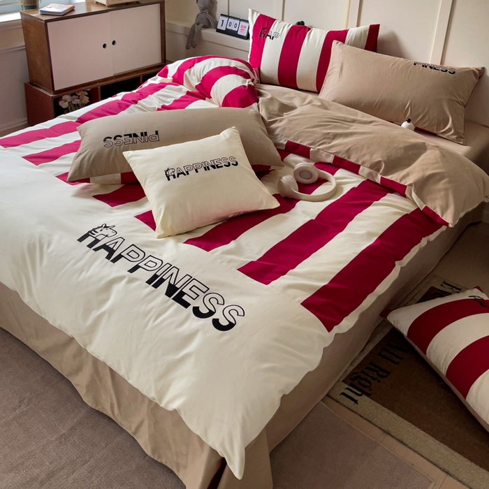 91家纺网 家纺一手货源 找家纺 娜娜 2025新款全棉拼接条纹绣花四件套  马克-中国红