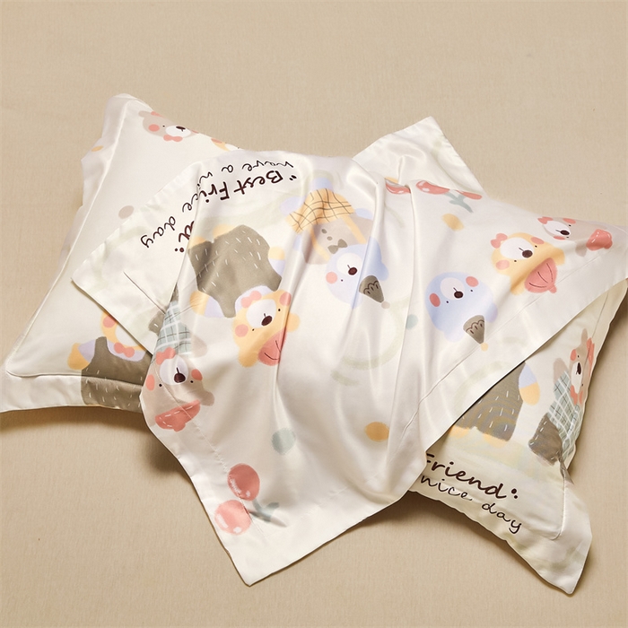 91家纺网 家纺一手货源 找家纺 笙意家纺 2025新款水洗真丝数码印花卡通枕套 小熊家园