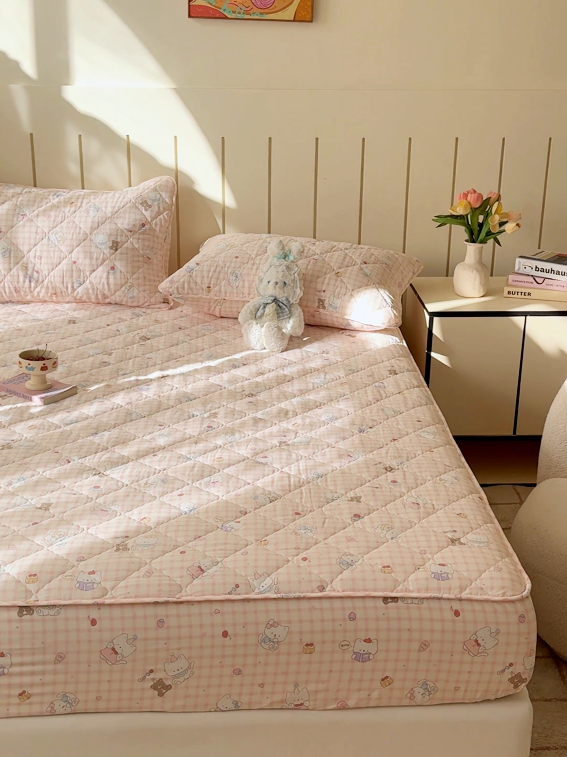 91家纺网 家纺一手货源 找家纺 U品汇 2025新款A类全棉夹棉防水床笠床罩单件隔尿透气床垫加厚防尘可水洗保护套 甜美梦境粉