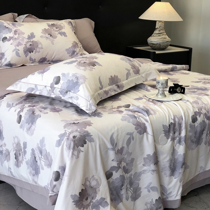 91家纺网 家纺一手货源 找家纺 立奥被业 2025新款雪纺纱夏被超柔数码印花夏被雪纺夏凉被 春风里-灰紫