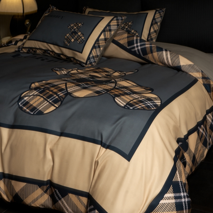 91家纺网 家纺一手货源 找家纺 花沐 2025新款轻奢潮牌亲肤棉纯棉四件套 英伦熊