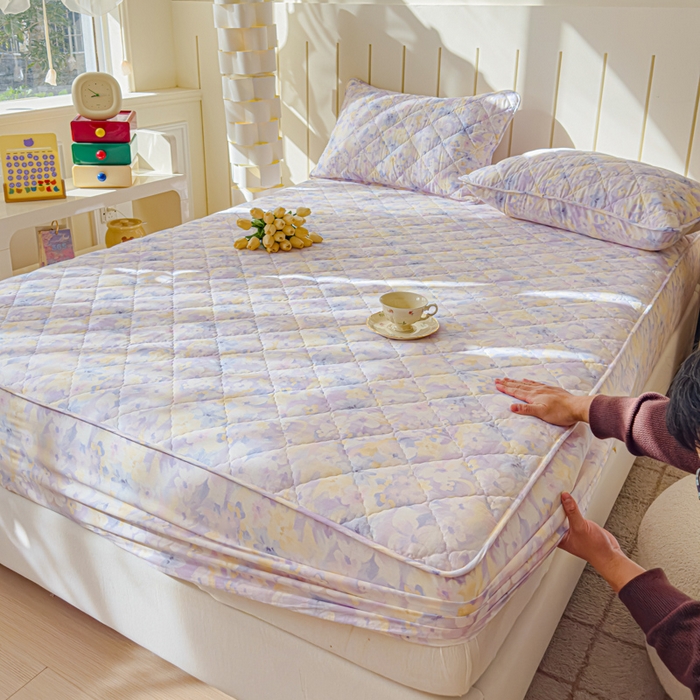 91家纺网 家纺一手货源 找家纺 U品汇 2025新款A类全棉夹棉防水床笠床罩单件隔尿透气床垫加厚防尘可水洗保护套 香颂蝶舞