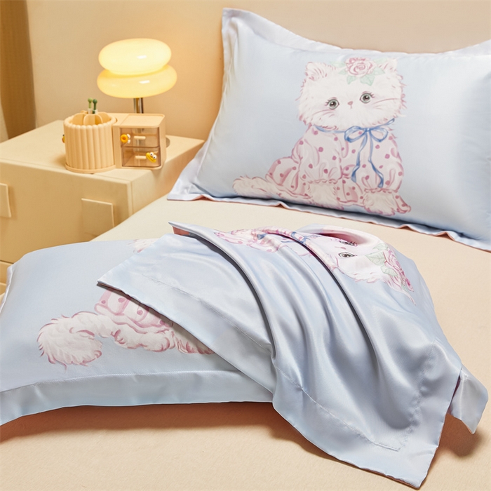 91家纺网 家纺一手货源 找家纺 笙意家纺 2025新款水洗真丝数码印花卡通枕套 可爱猫