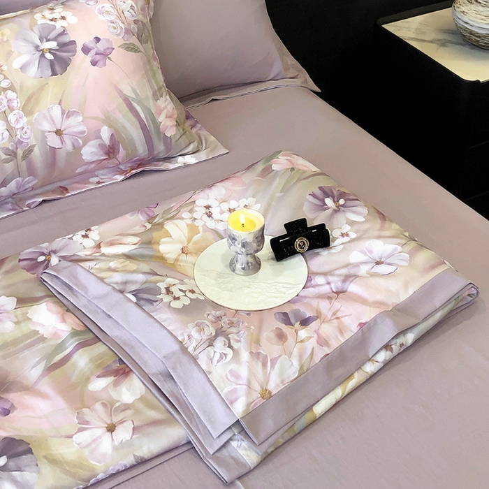 91家纺网 家纺一手货源 找家纺 立奥被业 2025新款雪纺纱夏被超柔数码印花夏被雪纺夏凉被 山与秋-灰紫