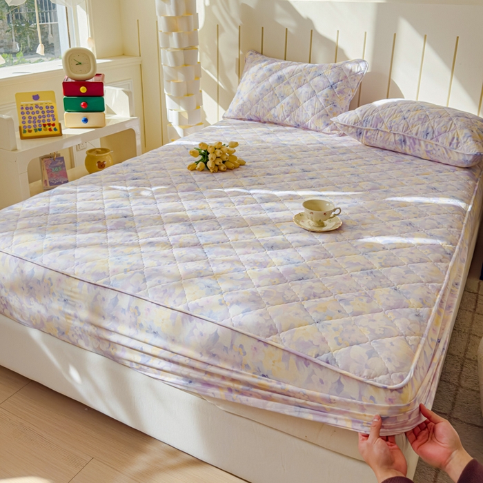 91家纺网 家纺一手货源 找家纺 U品汇 2025新款A类全棉夹棉防水床笠床罩单件隔尿透气床垫加厚防尘可水洗保护套 香颂蝶舞