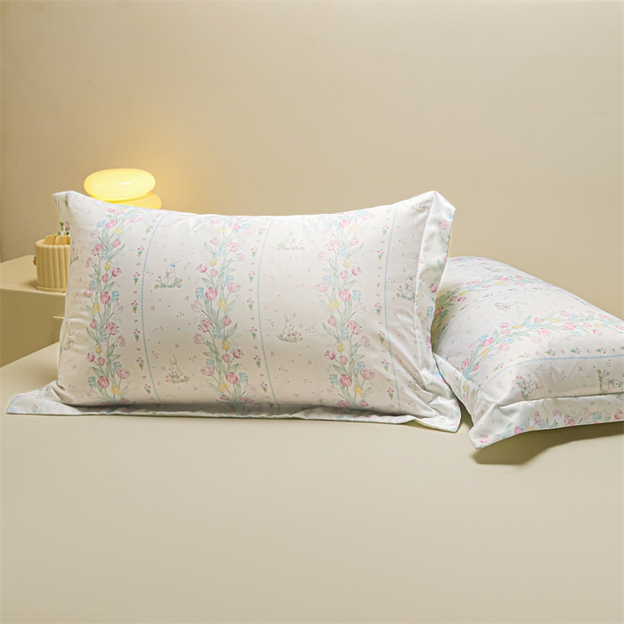 91家纺网 家纺一手货源 找家纺 笙意家纺 2025新款水洗真丝数码印花卡通枕套 花丛小兔