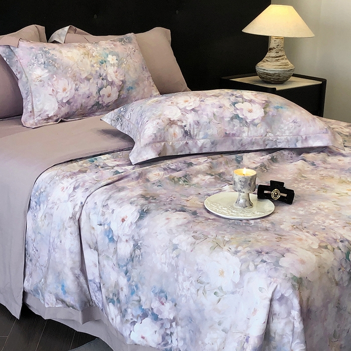 91家纺网 家纺一手货源 找家纺 立奥被业 2025新款雪纺纱夏被超柔数码印花夏被雪纺夏凉被 甜心小姐-灰紫