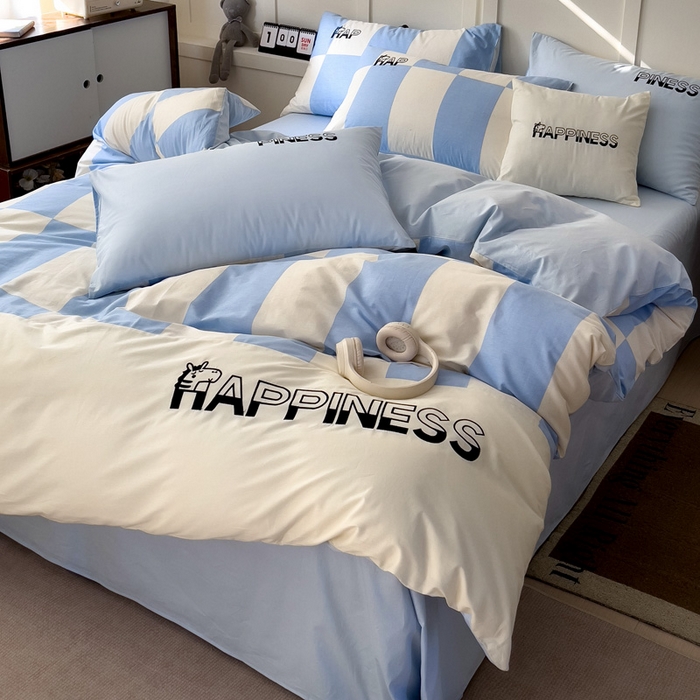 91家纺网 家纺一手货源 找家纺 娜娜 2025新款全棉拼接条纹绣花四件套  马克-格子蓝