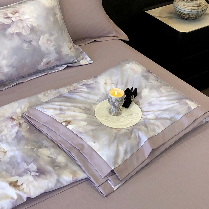 91家纺网 家纺一手货源 找家纺 立奥被业 2025新款雪纺纱夏被超柔数码印花夏被雪纺夏凉被 慕妆-灰紫