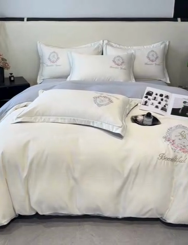 91家纺网 家纺一手货源 找家纺 金阳光 2025新款大花轻奢刺绣款水洗天丝四件套 挪威-珍珠白灰