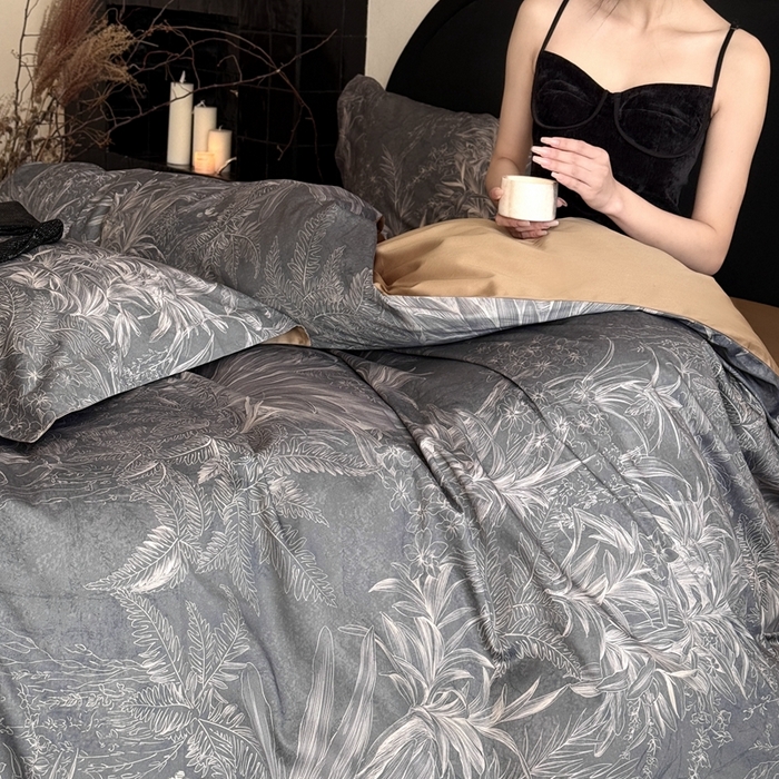 91家纺网 家纺一手货源 找家纺 鹿班家居 2025年春夏款100S长绒棉数码印花系列四件套—挪威森林 挪威森林-深棕