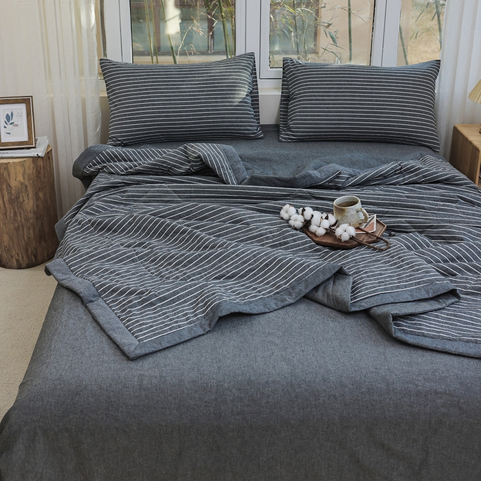 91家纺网 家纺一手货源 找家纺 柠萌家居 2025新款全棉色织水洗棉棉花夏被四件套里外全棉 夏凉被被子被芯 中条纹深灰