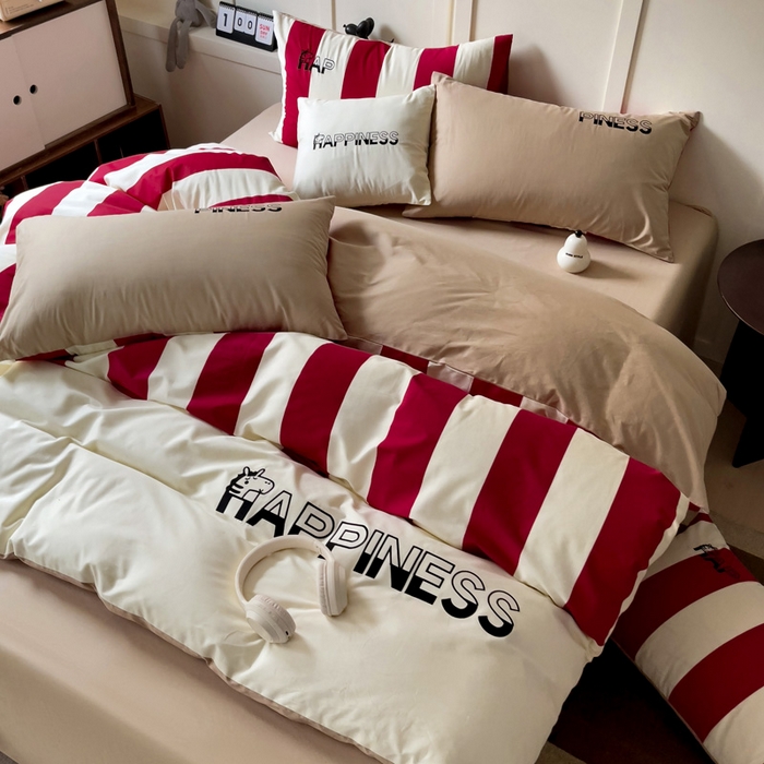 91家纺网 家纺一手货源 找家纺 娜娜 2025新款全棉拼接条纹绣花四件套  马克-中国红