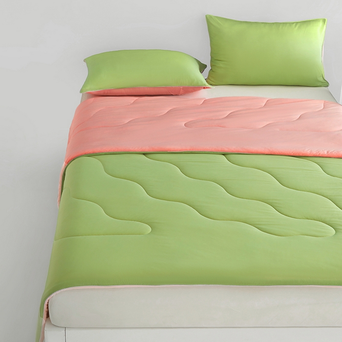 91家纺网 家纺一手货源 找家纺 米米儿家纺 2025新款跨境电商凉感丝夏被西瓜空调被 冰川蓝粉