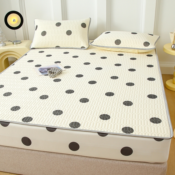 91家纺网 家纺一手货源 找家纺 伊人坊 2025新款A类凉感丝乳胶床笠凉席三件套 黑色波点