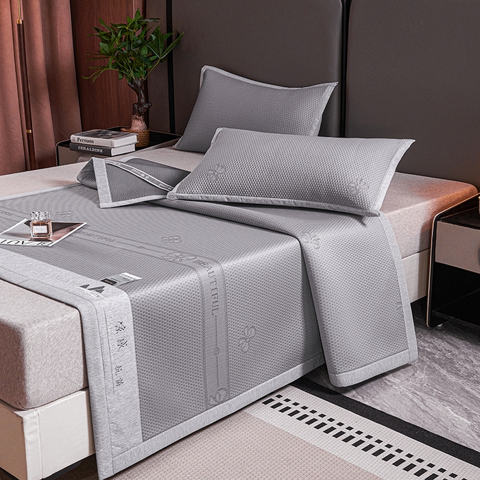 91家纺网 家纺一手货源 找家纺 青雅席业 2025年新款7A抗菌母婴级纯乙纶PE刺绣凉感丝豆豆席 蝴蝶结-灰