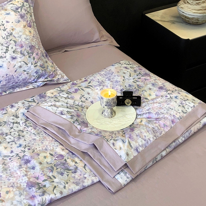 91家纺网 家纺一手货源 找家纺 立奥被业 2025新款雪纺纱夏被超柔数码印花夏被雪纺夏凉被 春芽萌动-灰紫