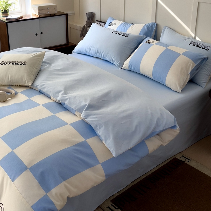 91家纺网 家纺一手货源 找家纺 娜娜 2025新款全棉拼接条纹绣花四件套  马克-格子蓝