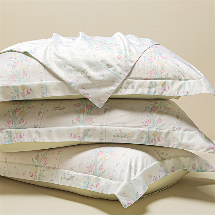 91家纺网 家纺一手货源 找家纺 笙意家纺 2025新款水洗真丝数码印花卡通枕套 花丛小兔