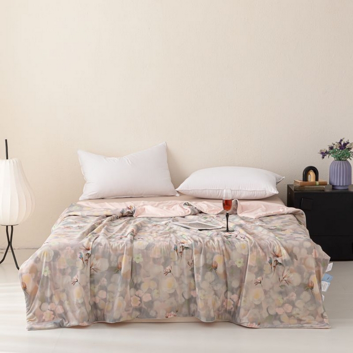 91家纺网 家纺一手货源 找家纺 睡棉坊 2025新款数码印花凉感丝水墨画系列夏被-场景二 静若繁花