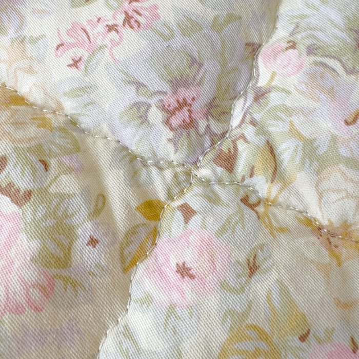 91家纺网 家纺一手货源 找家纺 U品汇 2025新款A类全棉夹棉防水床笠床罩单件隔尿透气床垫加厚防尘可水洗保护套 杏园暖秋粉