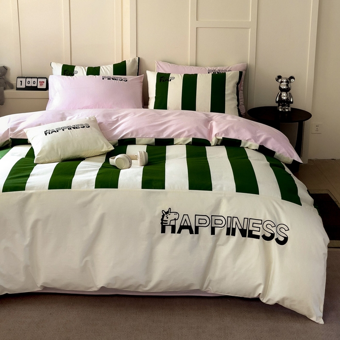 91家纺网 家纺一手货源 找家纺 娜娜 2025新款全棉拼接条纹绣花四件套  马克-宽条绿