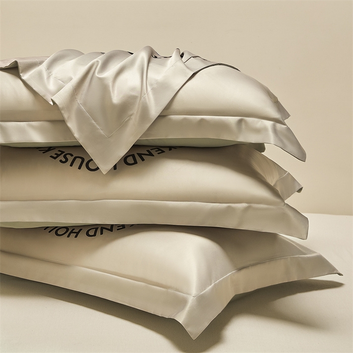 91家纺网 家纺一手货源 找家纺 笙意家纺 2025新款水洗真丝数码印花卡通枕套 眼镜狗