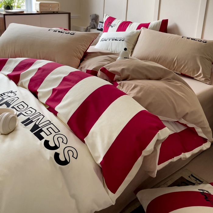 91家纺网 家纺一手货源 找家纺 娜娜 2025新款全棉拼接条纹绣花四件套  马克-中国红