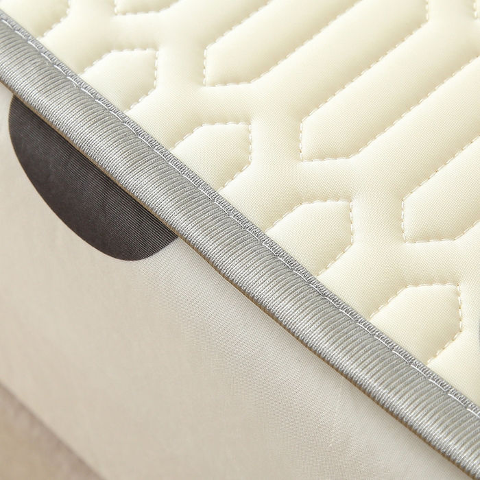 91家纺网 家纺一手货源 找家纺 伊人坊 2025新款A类凉感丝乳胶床笠凉席三件套 黑色波点