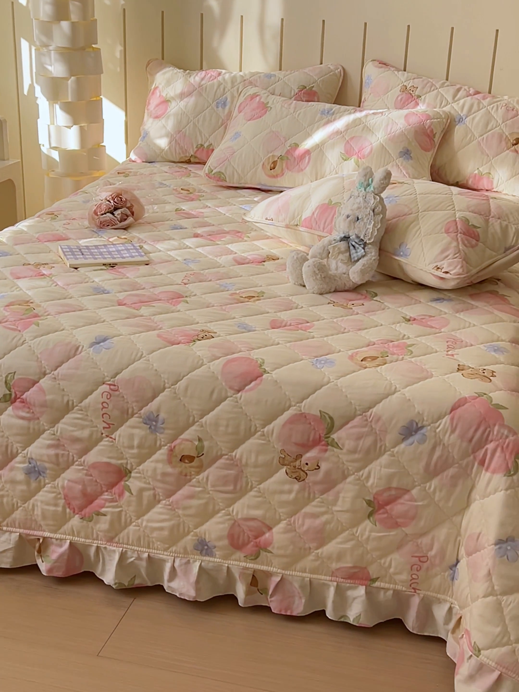 91家纺网 家纺一手货源 找家纺 U品汇 2025新品A类全棉夹棉床盖纯棉100%棉绗缝三件套炕垫褥子13372 G蜜桃松鼠